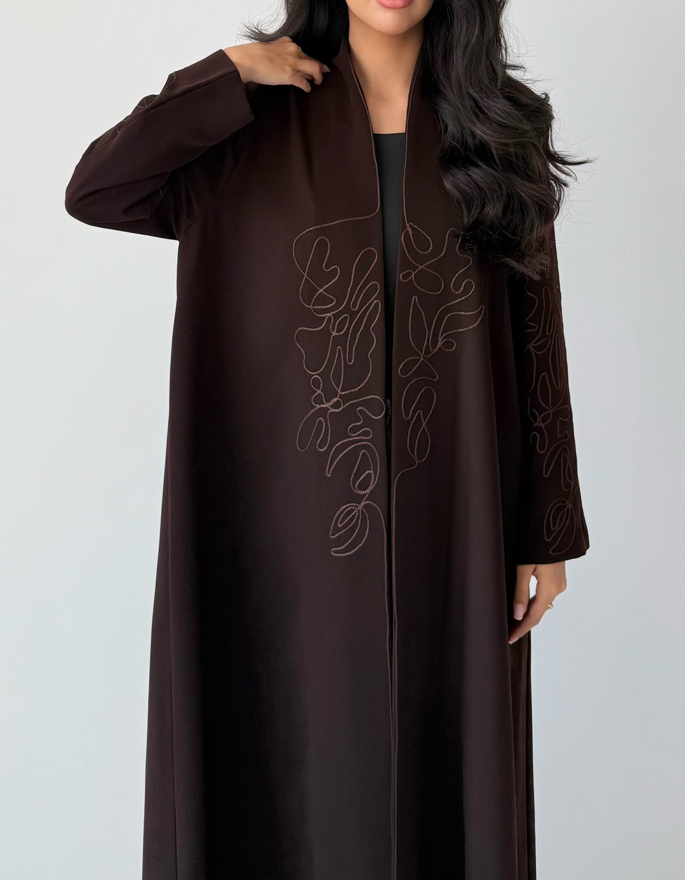 عباية صيفية كريب بتطريز بني أنيق