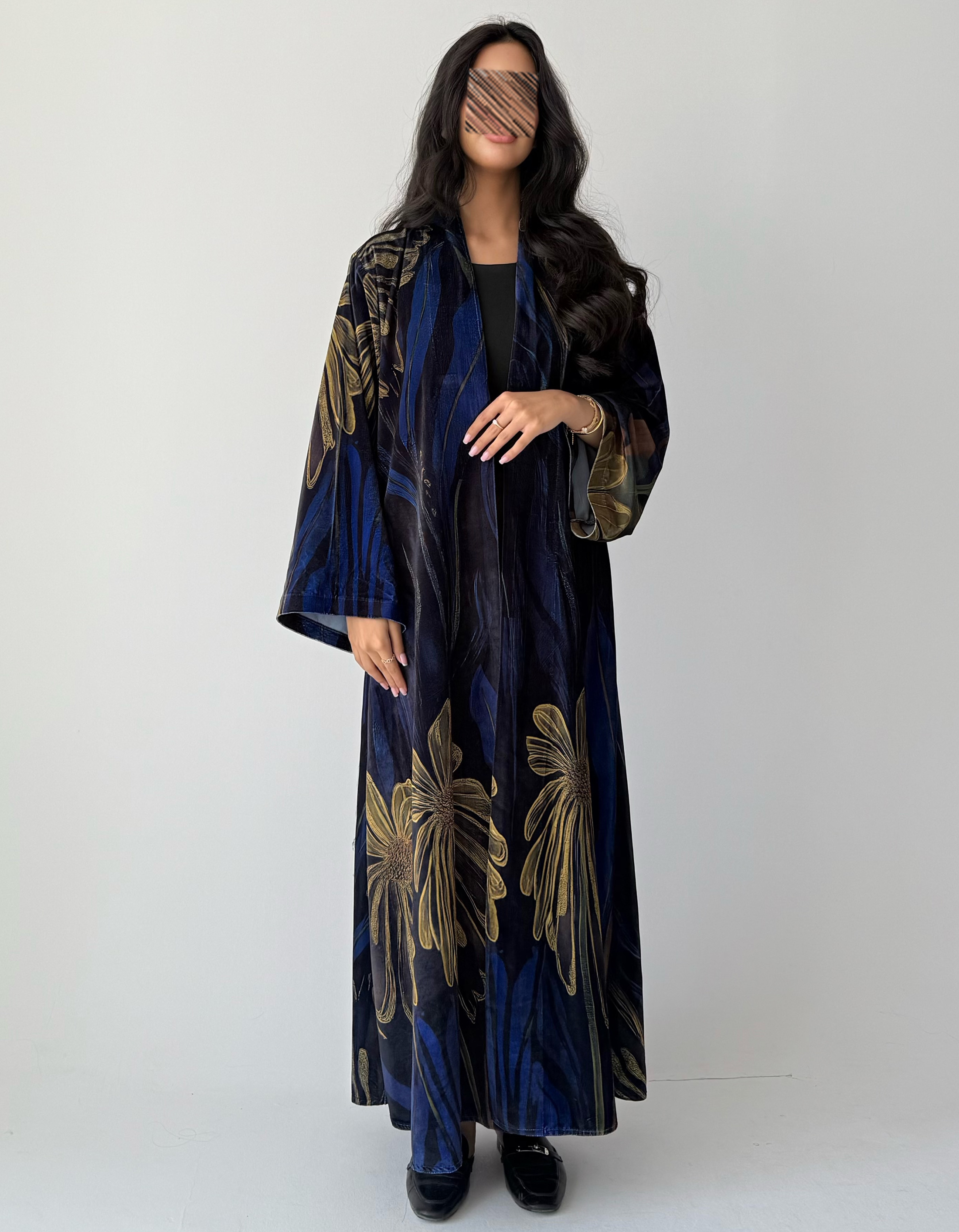 عباية شتوية مخمل بطباعة أنيقة