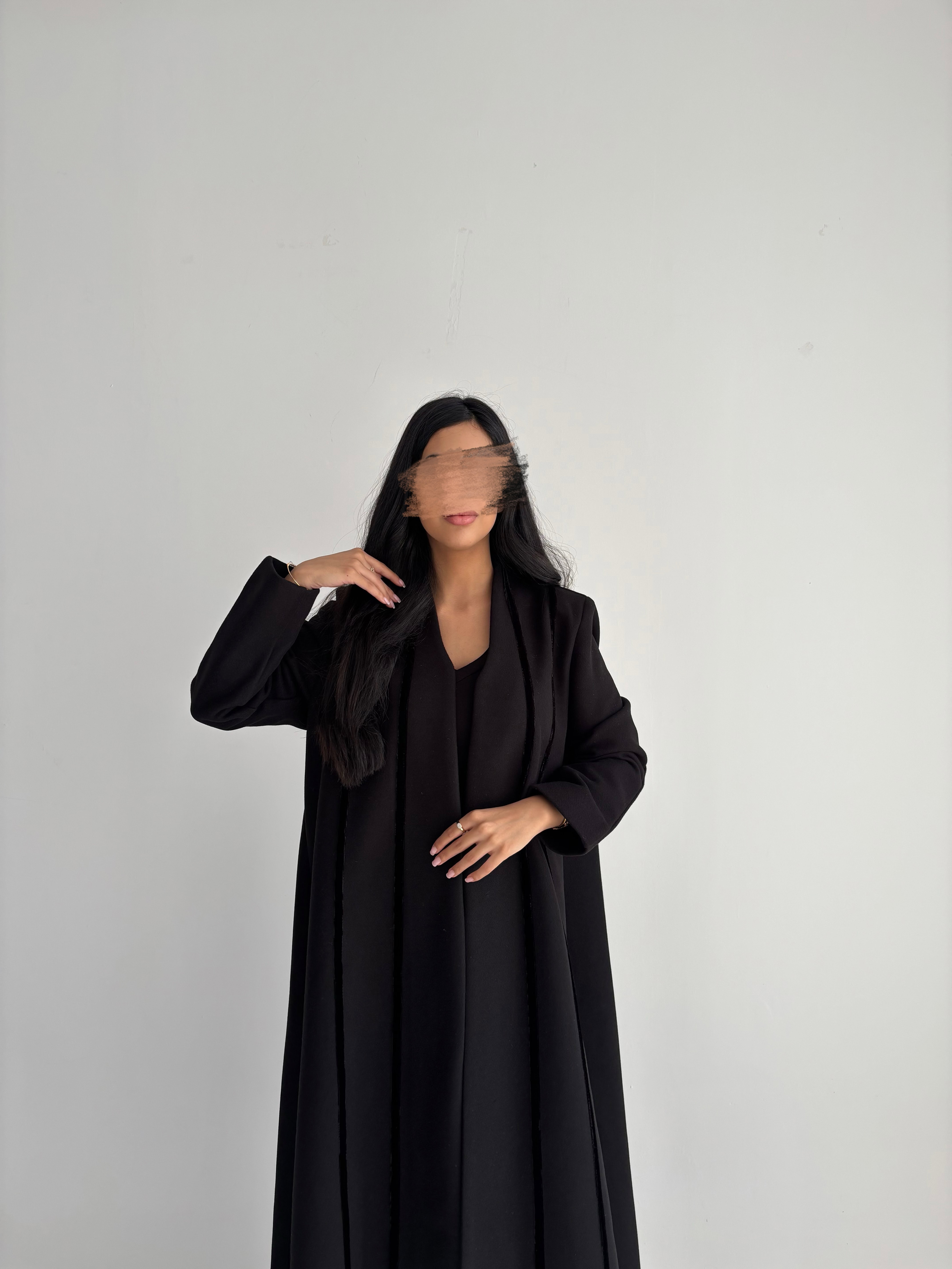 عباية شتوية جوخ قيطان مخمل – لون أسود