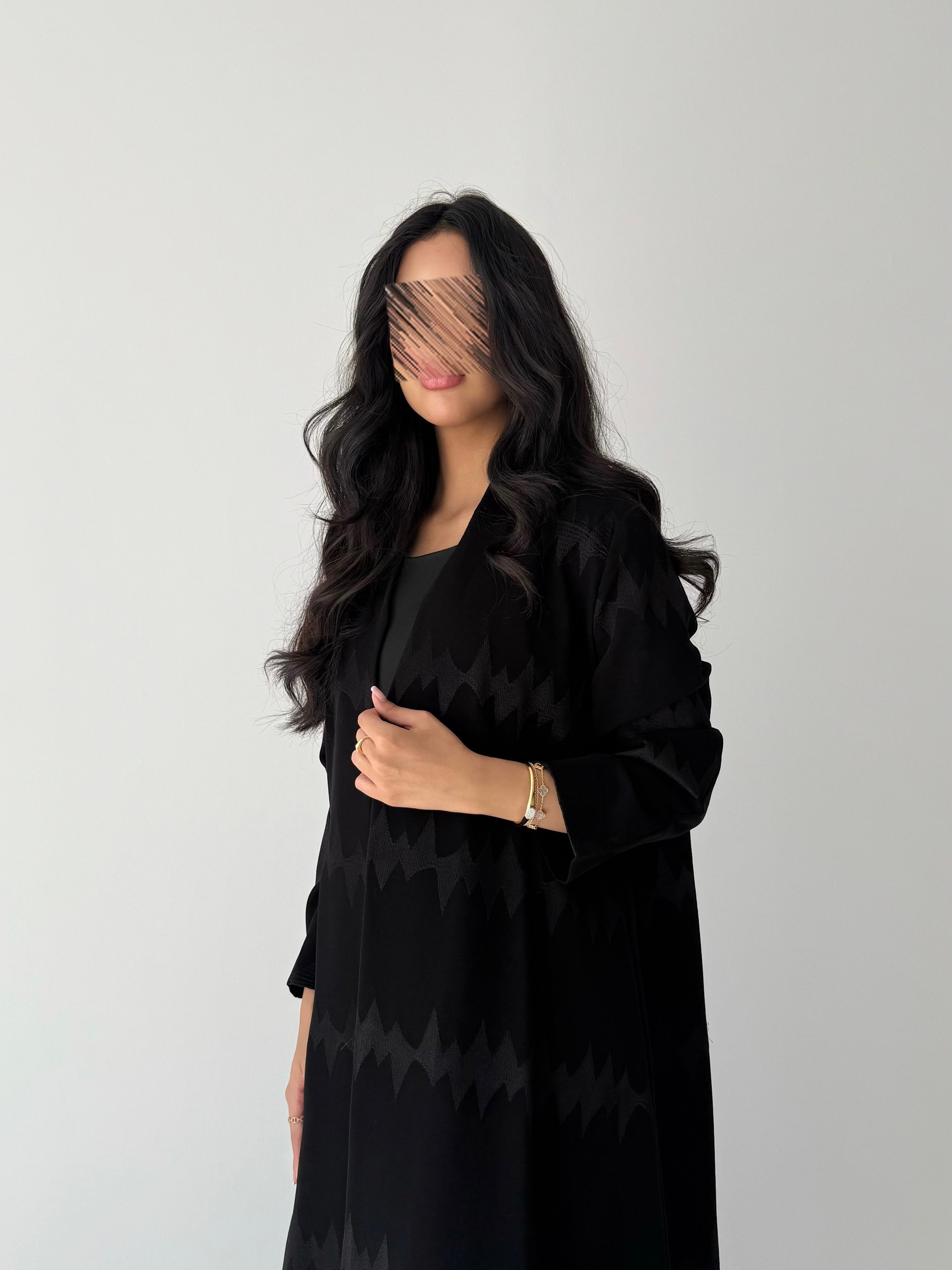 عباية كريب إندونيسي مطرزة – أسود أنيق بنص كلوش