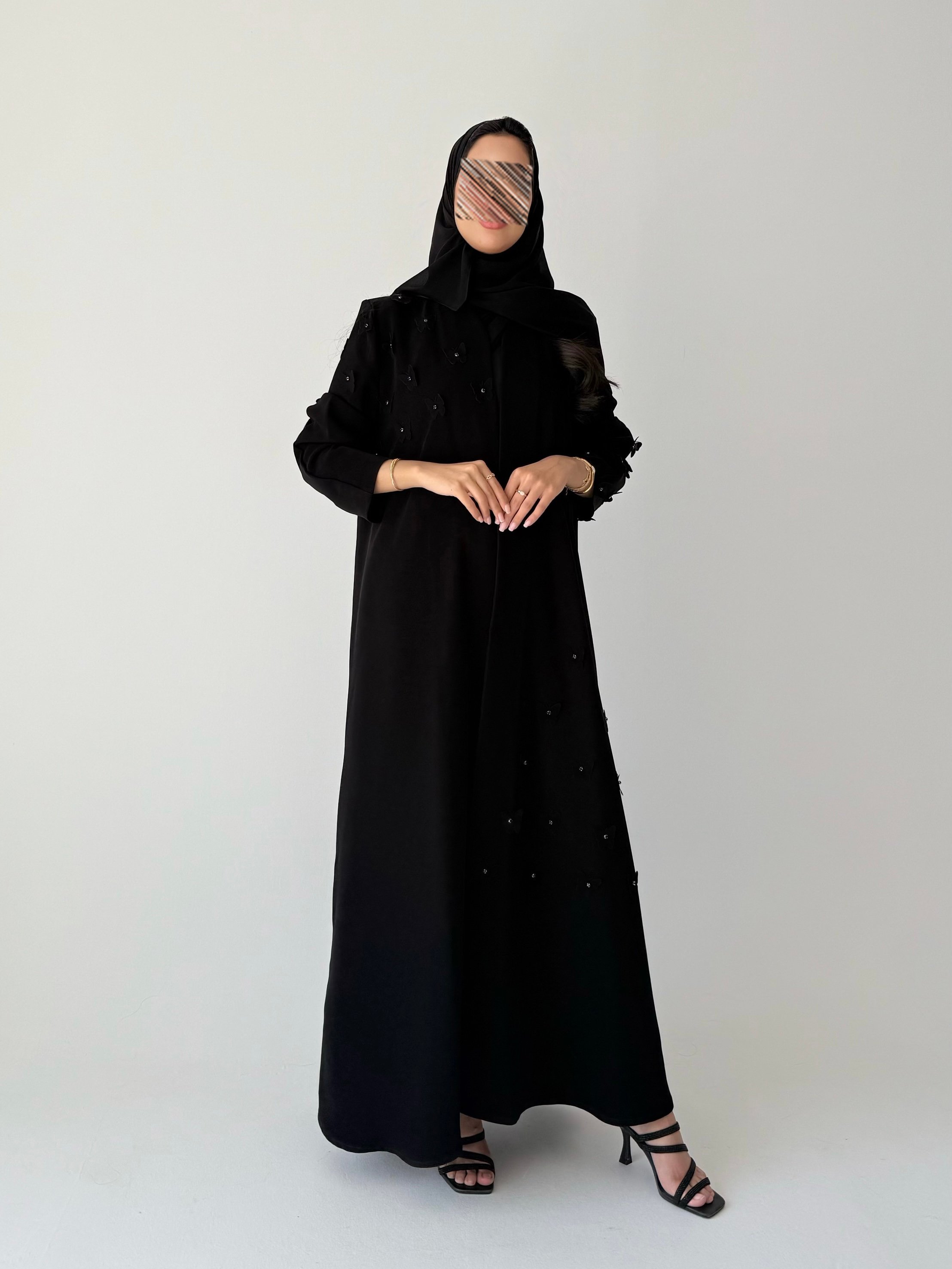 عباية سراميك بتفاصيل فراشات وتخريم ولولو وش