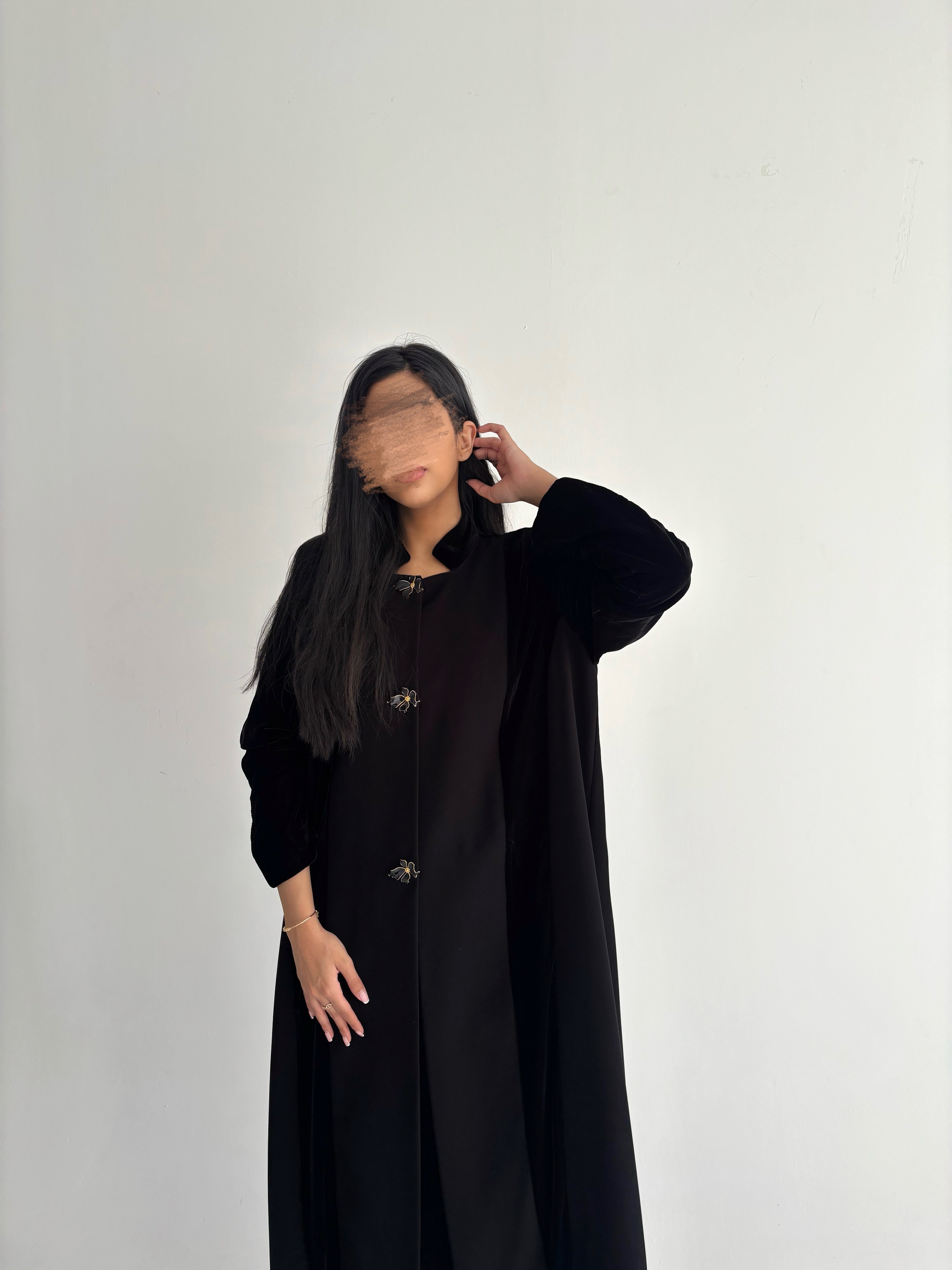 عباية شتوية مخمل بتدخيلة كريب إندونيسي – لون أسود