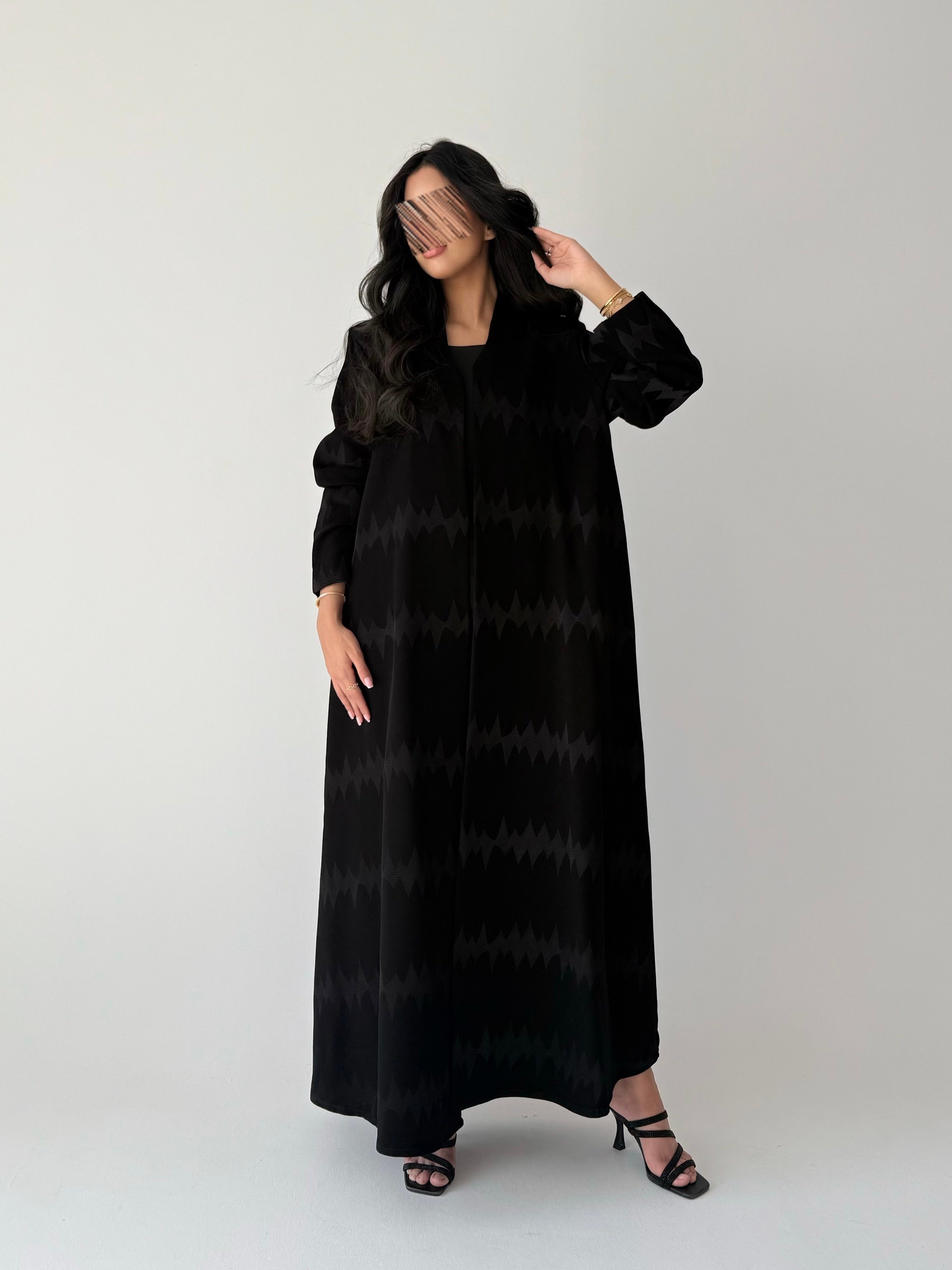 عباية كريب إندونيسي مطرزة – أسود أنيق بنص كلوش