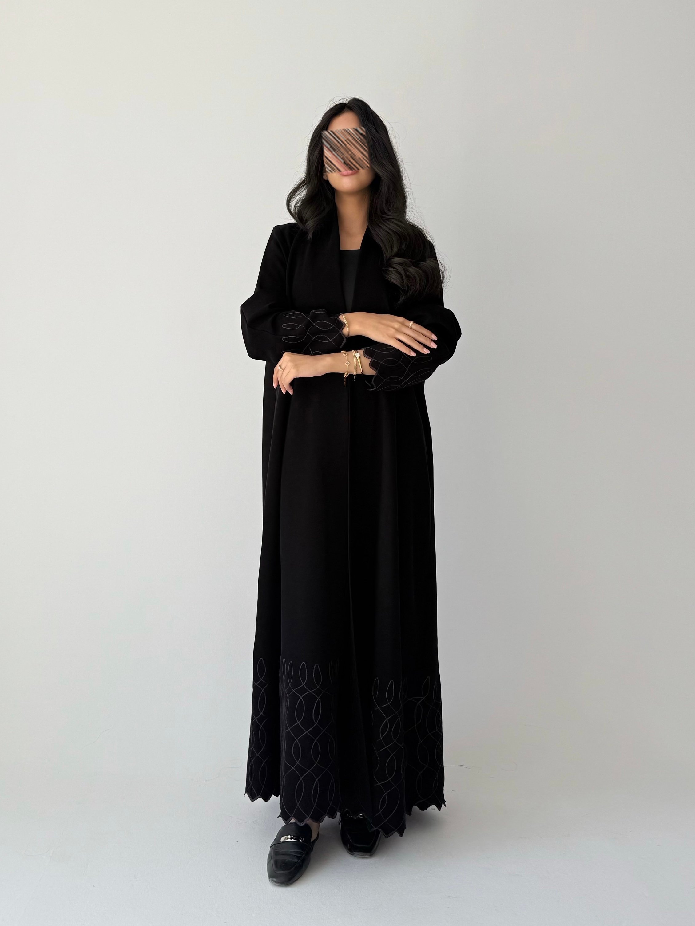 عباية كريب إندونيسي سوداء بتطريز موف