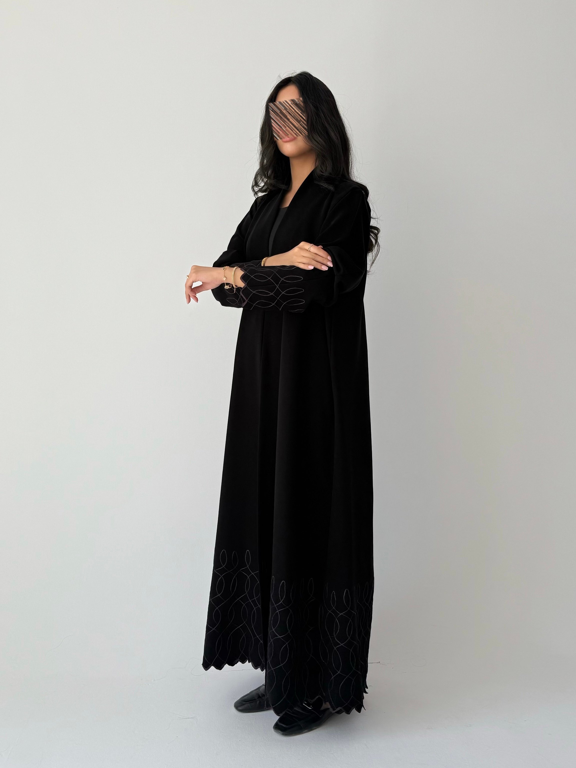 عباية كريب إندونيسي سوداء بتطريز موف