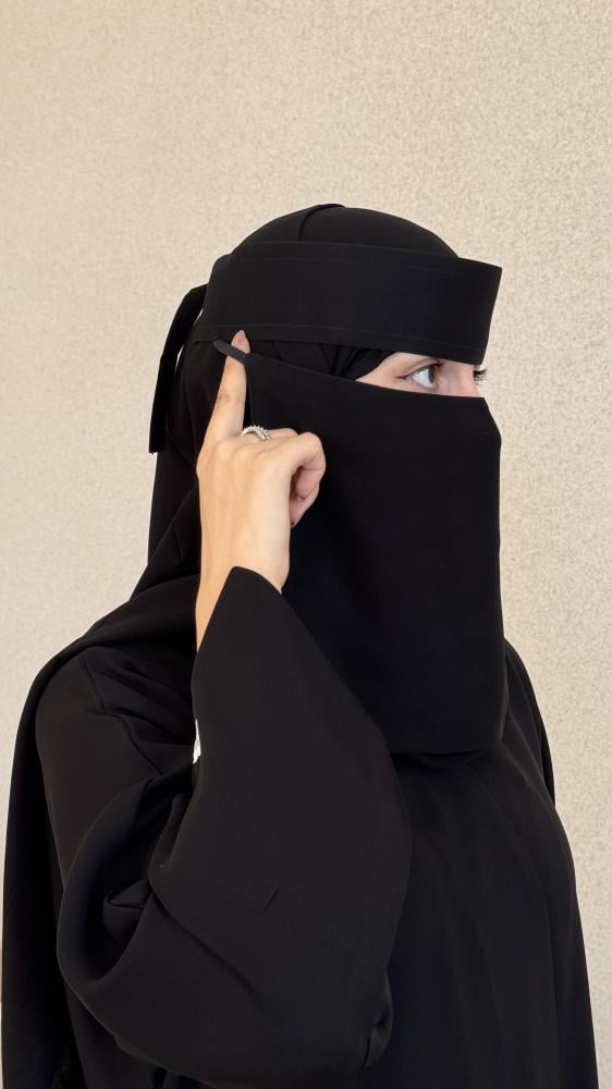نقاب وسط بمطاط مائل