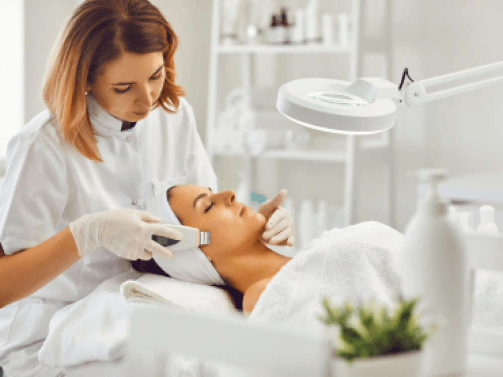 كيفية تقديم خدمات العناية بالبشرة في صالون التجميل