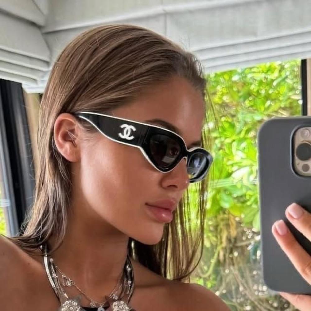 نظارة شانيل Cat eye باللون الابيض والاسود وعدسة سوداء