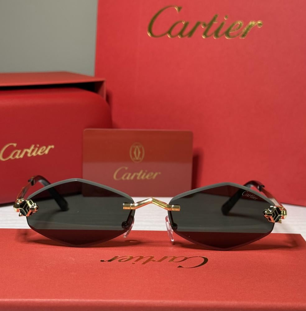 نظارة كارتير بعدسة هندسية بدون إطار باللون الاخضر الغامق