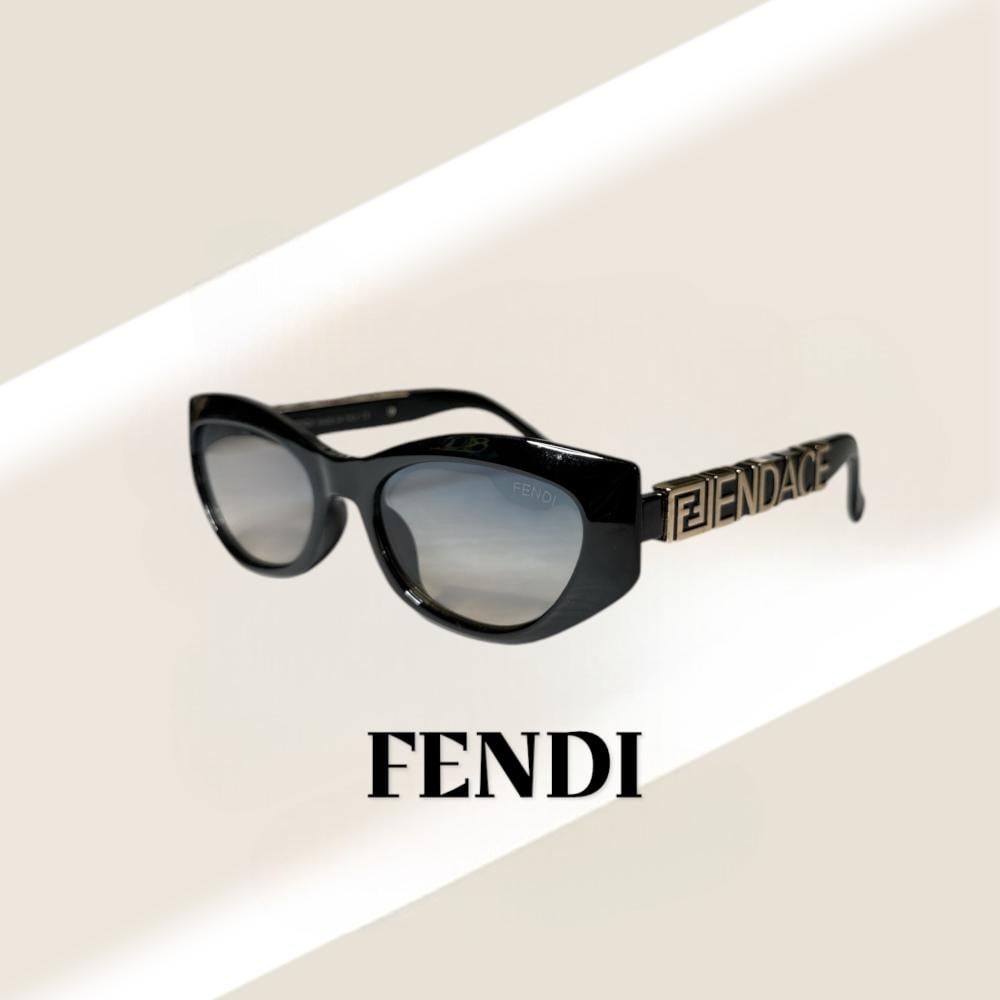 نظارة فندي بشعار ذهبي بارز