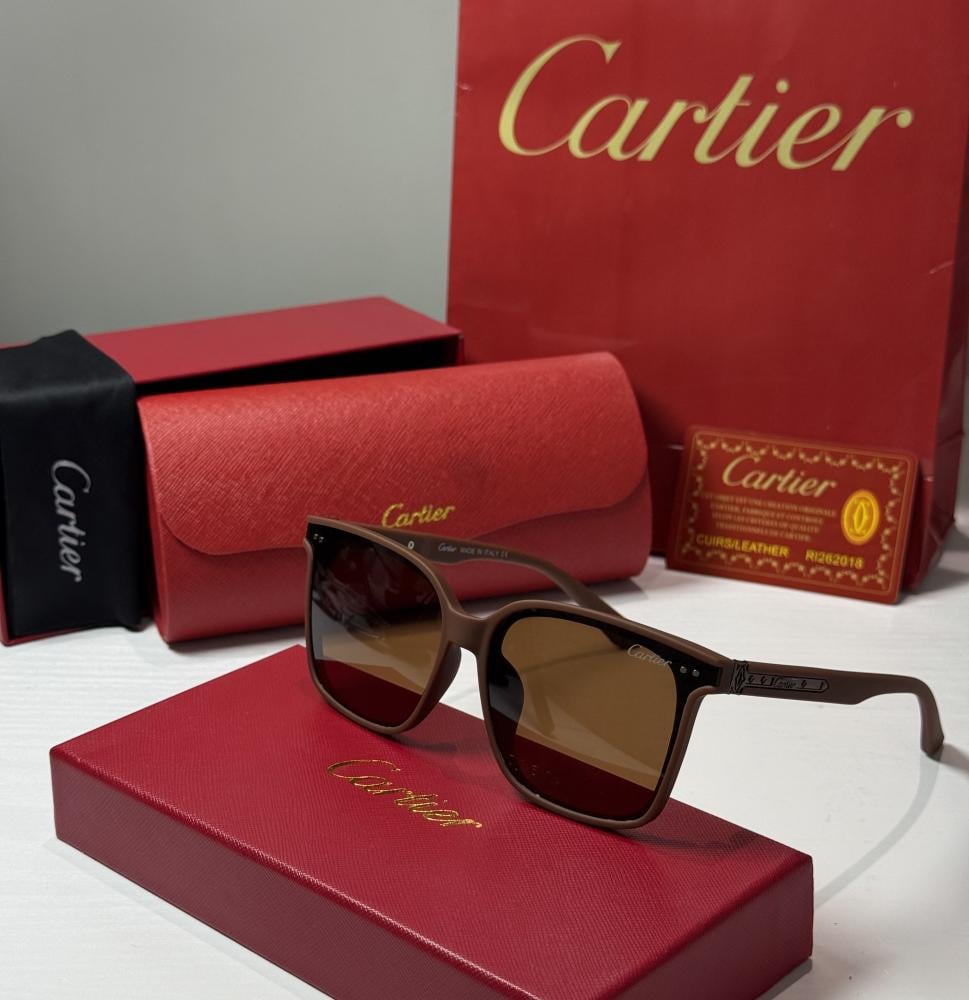 نظارة كارتير باللون البني وعدسة باللون البني