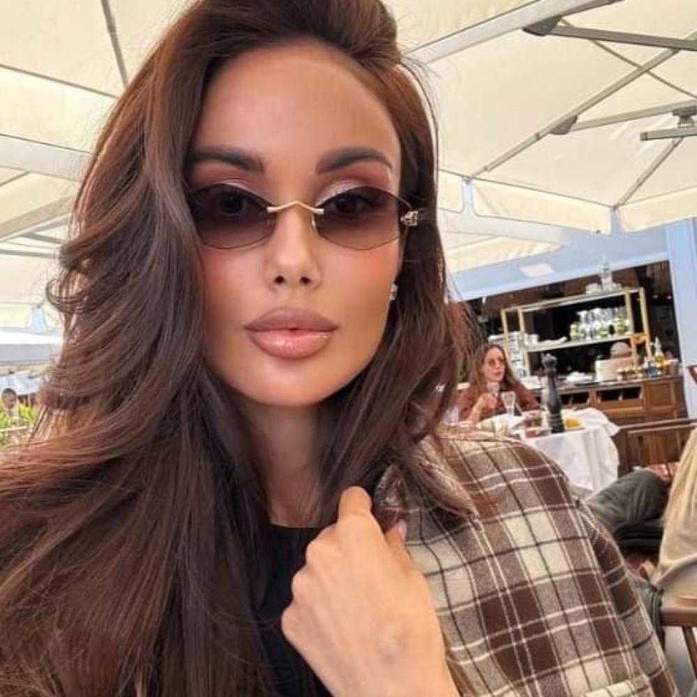 نظارة كارتير بعدسة هندسية بدون إطار باللون الاخضر الغامق