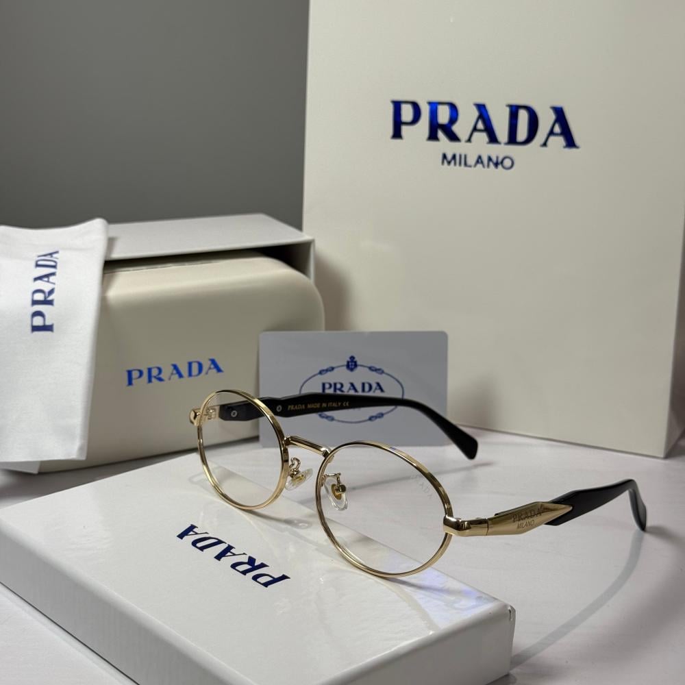 نظارة برادا بعدسة شفافه وذراع اسود وذهبي