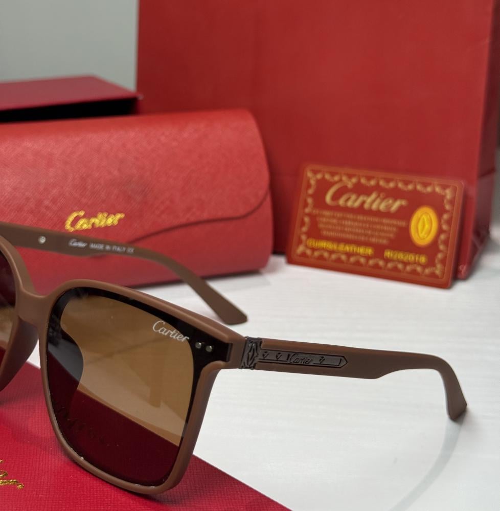 نظارة كارتير باللون البني وعدسة باللون البني