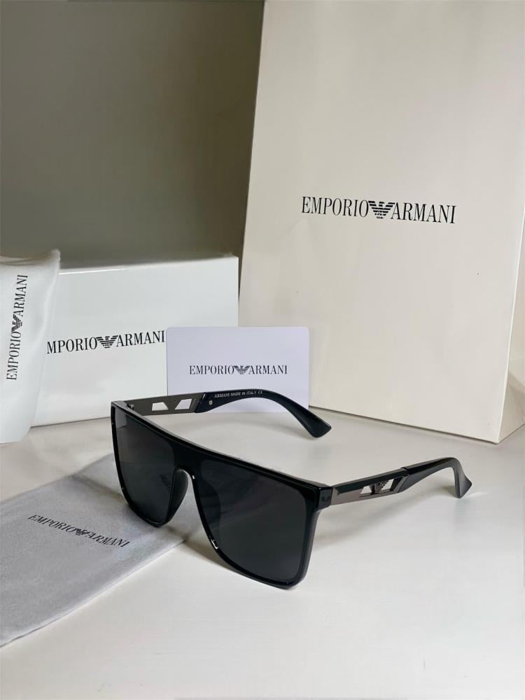 نظارة Eمبوريو أرماني بإطار مربع اسود