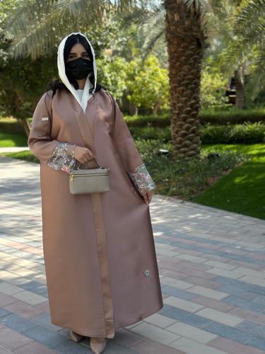 عباية مناسبات فخمة قماش تفته بقصه مستقيمة وأكمام م...