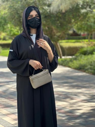 عباية صيفية بارده ساده بقماش كريب وقصة مستقيمة مع...