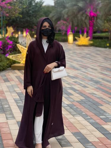 عباية صيفية بارده ساده بقماش كريب وقصة مستقيمة مع...