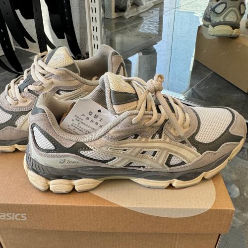 شوز ASICS