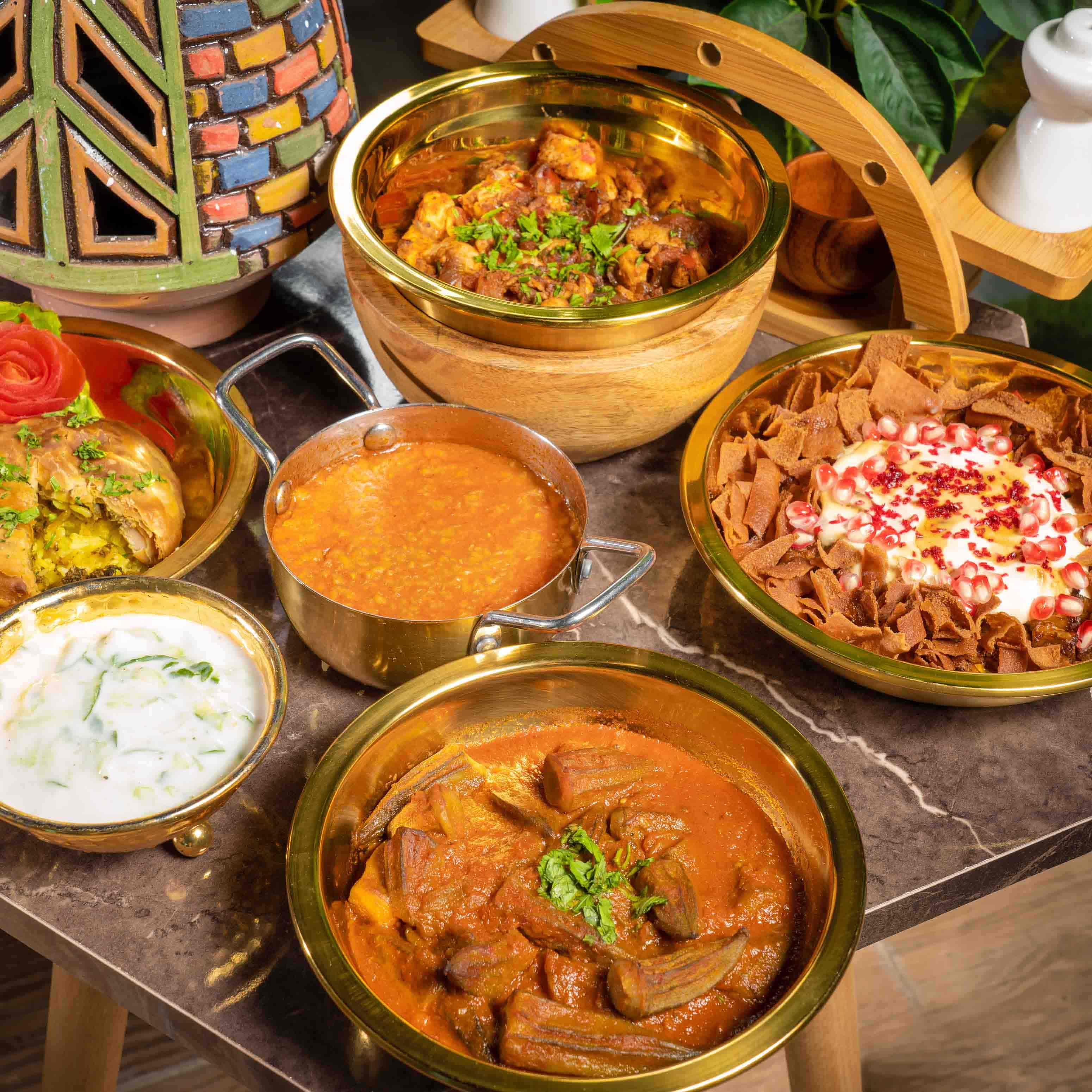 صواني trays-131268349