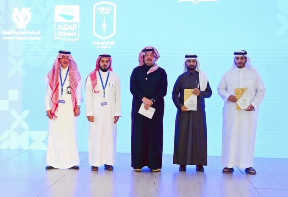 أمير عسير يكرم جمعية بناء للإسكان التنموي ببيشة تقديرًا لجهودها في خدمة الأسر الأشد حاجة