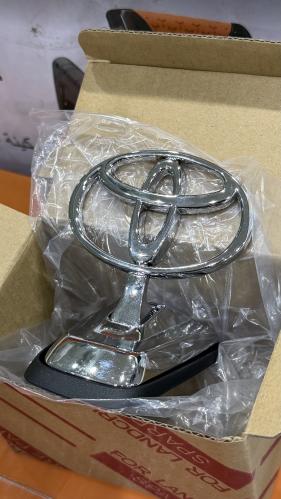 تمثال كبوت تويوتا صالون نيكل