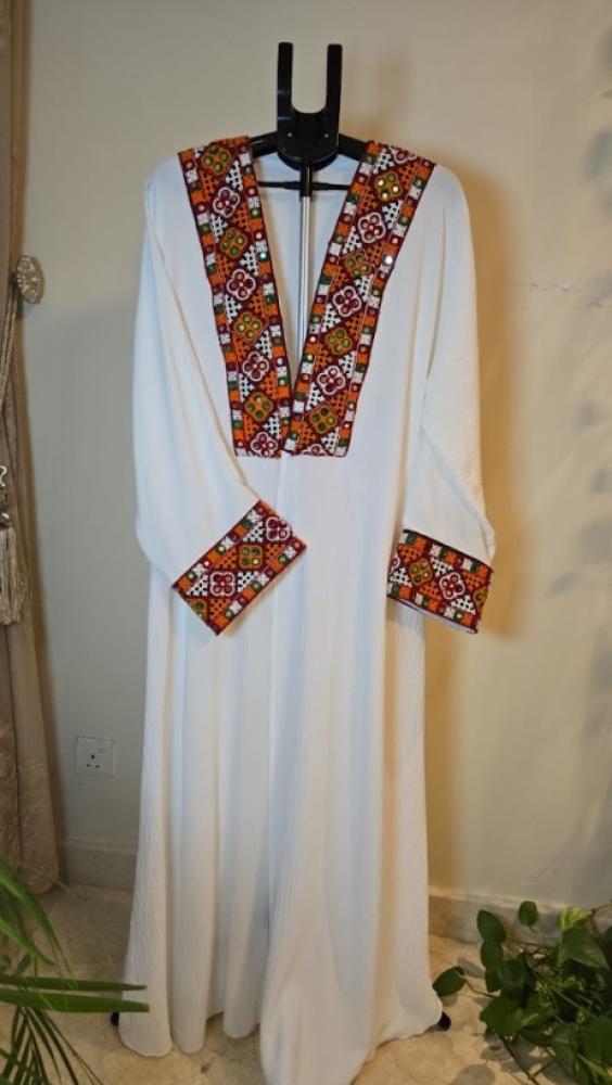 عبايات انيقه وهادئه