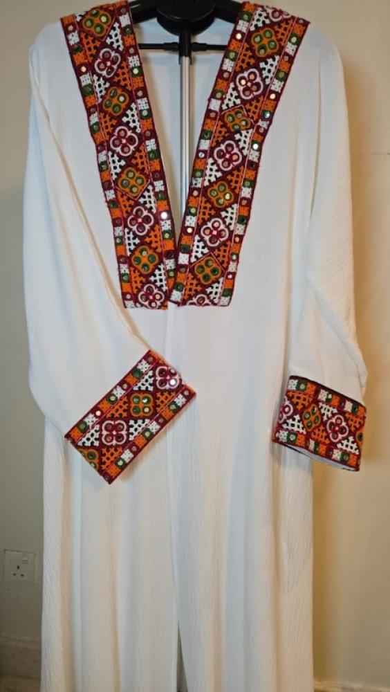 عبايات انيقه وهادئه