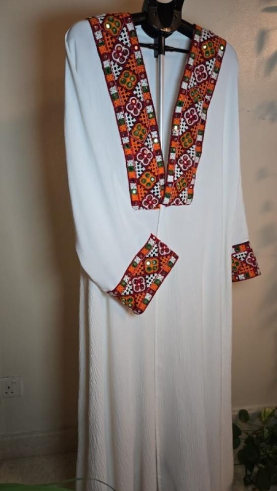 عبايات انيقه وهادئه