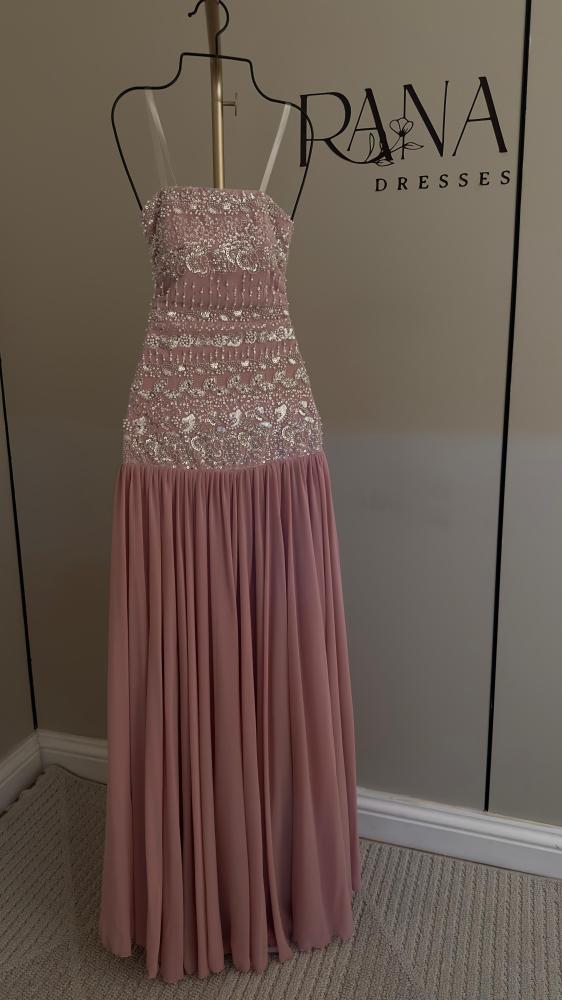 فستان لحمي مطرز