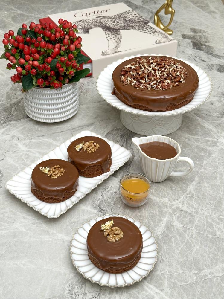دورة كيكة التمر مع صوص التوفي