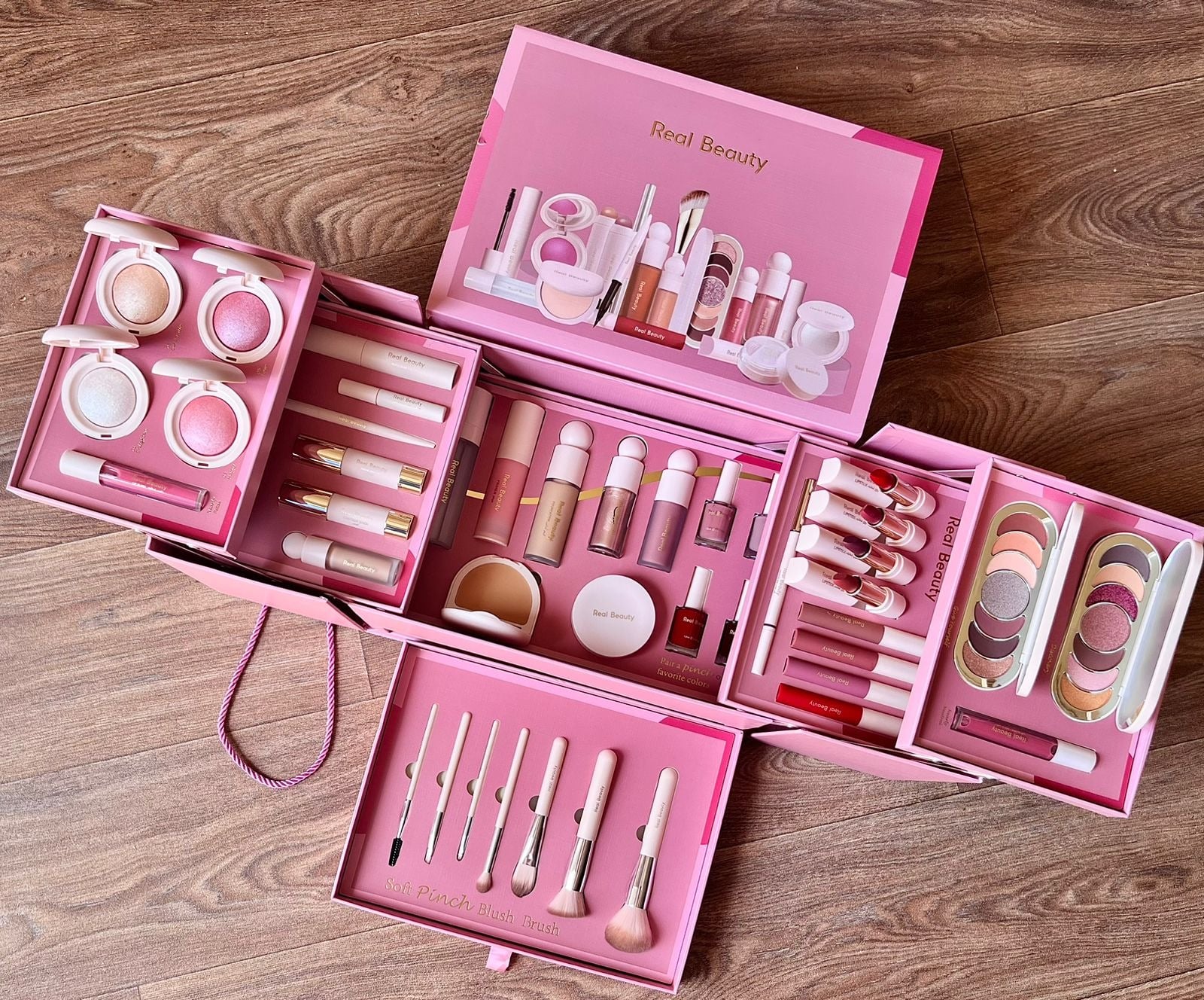 The largest Real Beauty box: a complete makeup kit in one box