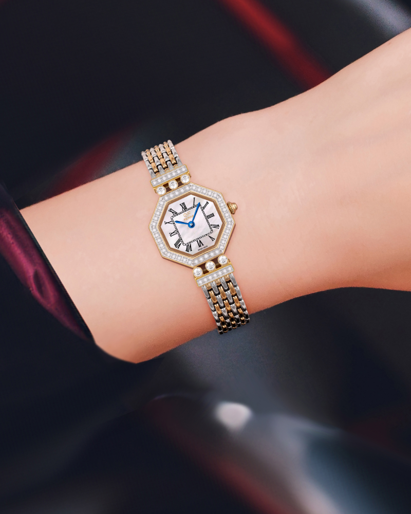 ساعة نسائية صناعة سويسرية ماركة جي اف فيرري فضي ذهبي مينا صدفي موديل GF170100L