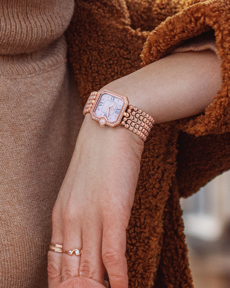 ساعة نسائية ماركة جي اف فيرري صناعة سويسرية روز مينا صدفي GFRG922