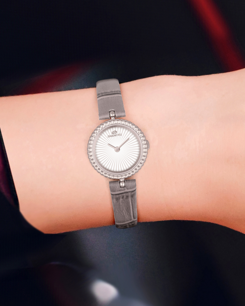 ساعة نسائية ماركة دايموند هيل موديل فضي جلد رمادي BJ170185L
