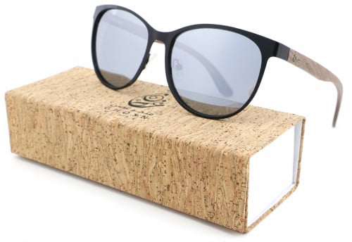 نظارة خشبية