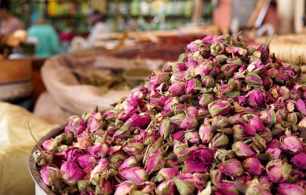 كيفية اختيار وتخزين الورد المديني المجفف للحفاظ على جودته