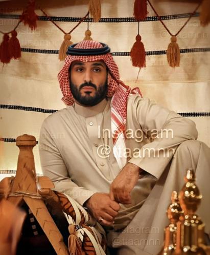 صورة تركب على الزجاج الأمامي أو الزجاج الخلفي