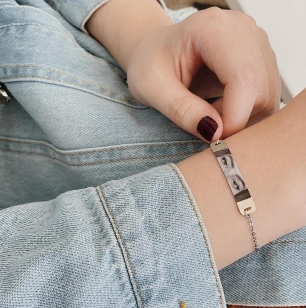 اسوارة بحفر وطباعه صوره عيون والعبارة حسب الطلب