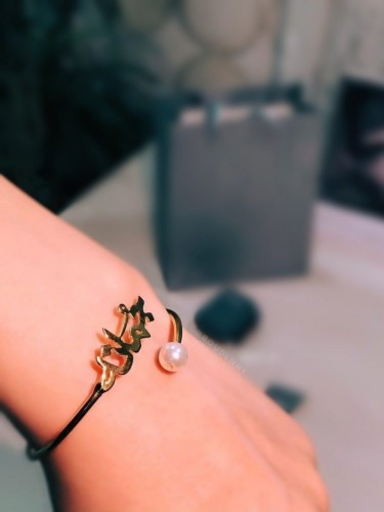 أسوارة بالاسم مع الؤلؤ