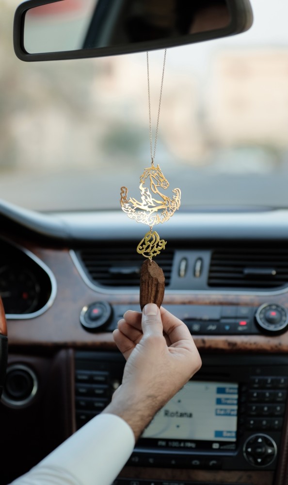 تعليقة الخيل مع كسرة العود حسب الطلب