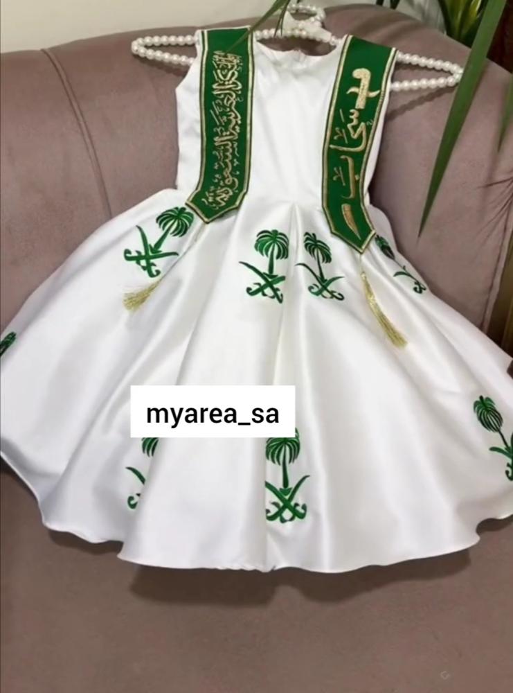 فستان وطني مطرز سيفين ونخلة