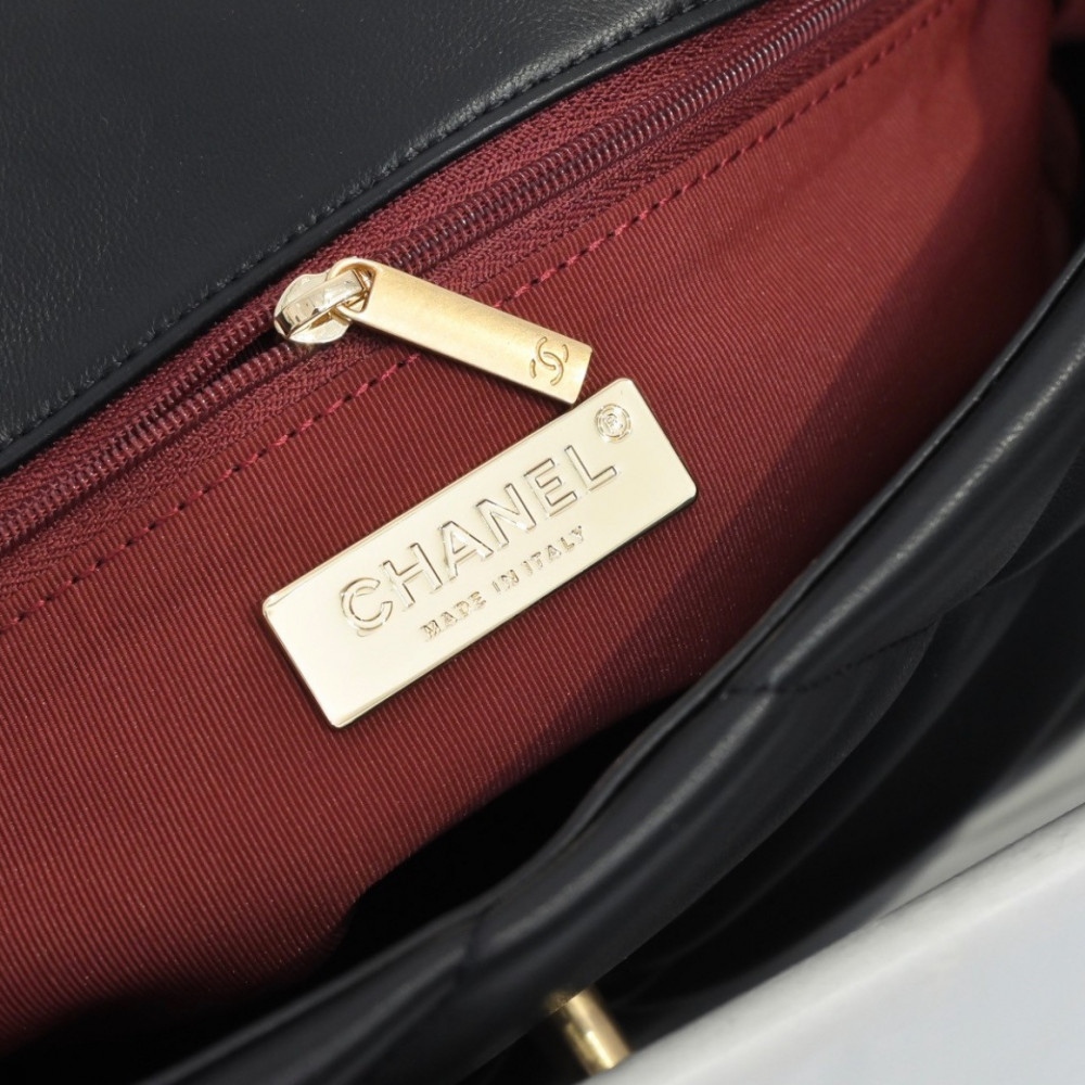 حقيبة شانيل جودة عالية شامل الملحقات - Treasury ألبسة نسائية تيشرتات بناطيل  حقائب مجواهرات ألبسة أطفال