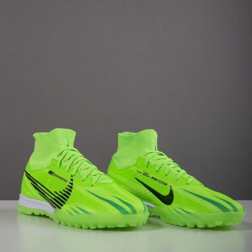 جزمة كرة قدم Nike