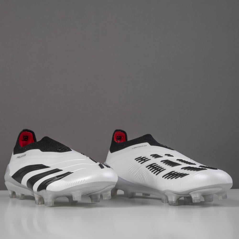 جزمة كرة قدم Adidas