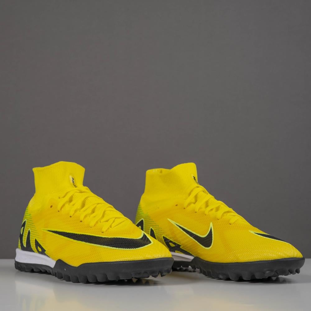 جزمة كرة قدم Nike