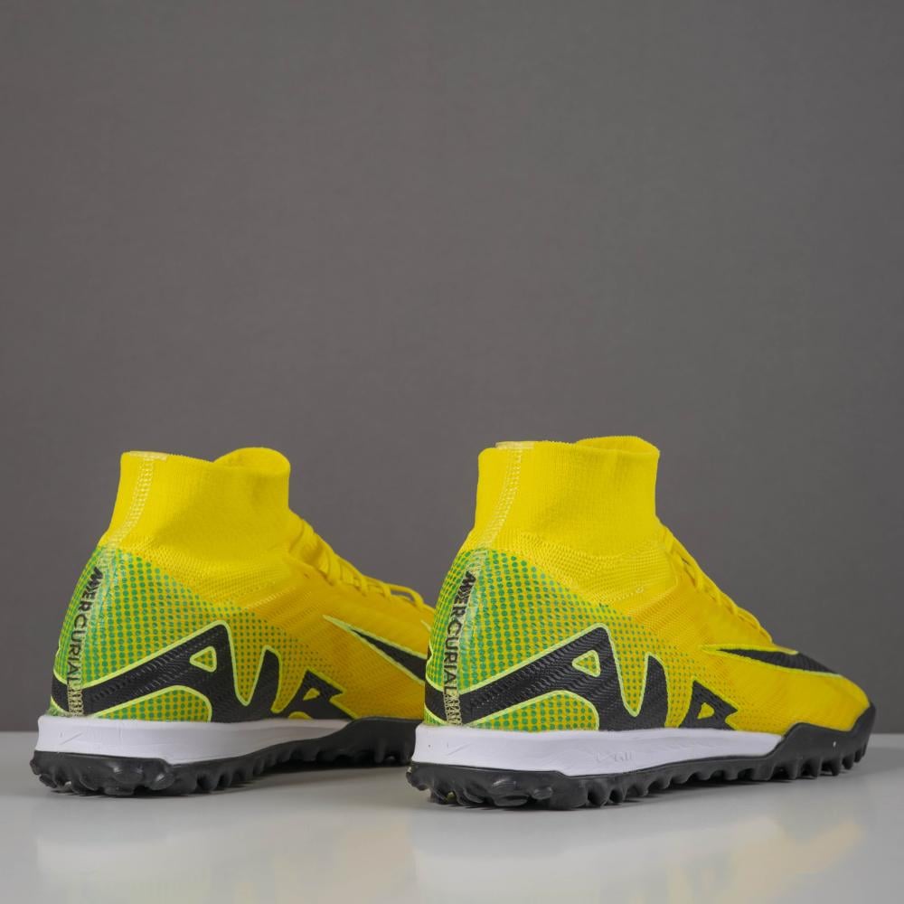 جزمة كرة قدم Nike
