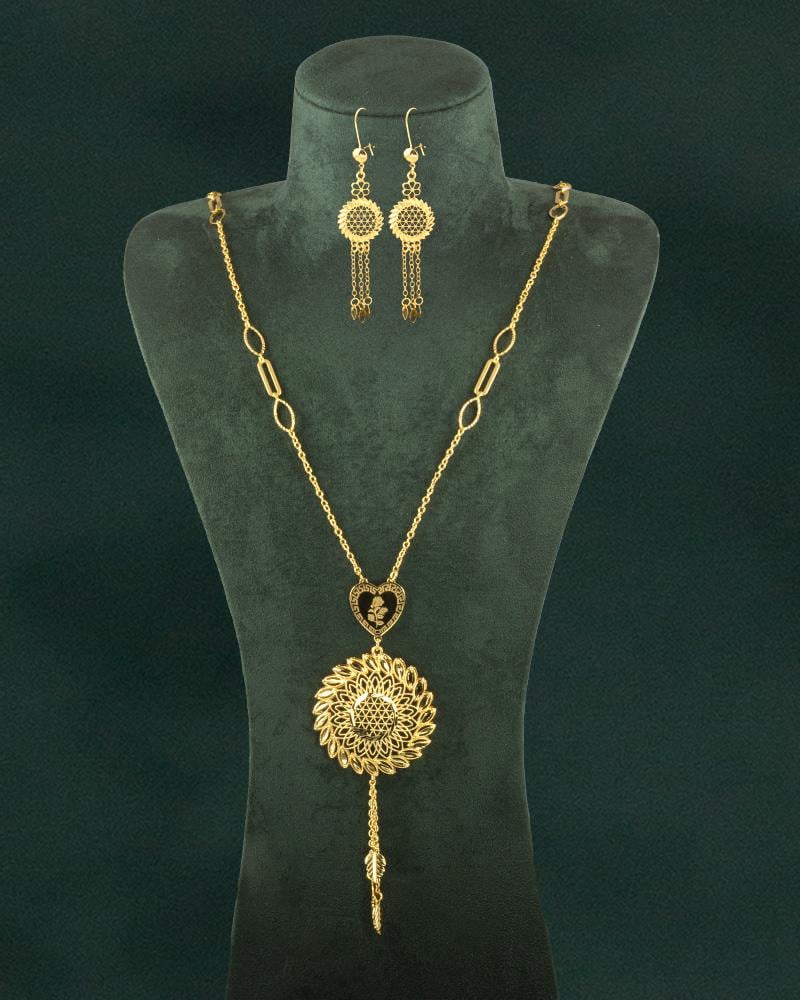 طقم سلسال وحلق متألق بلمعان الذهب