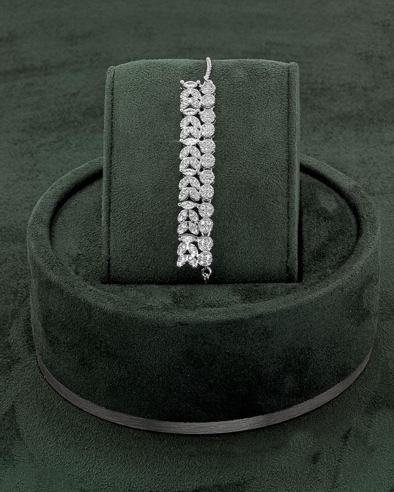 تشكيلة راقية تتكون من طقم زركون فاخر مع ساعة بتصميم أنيق