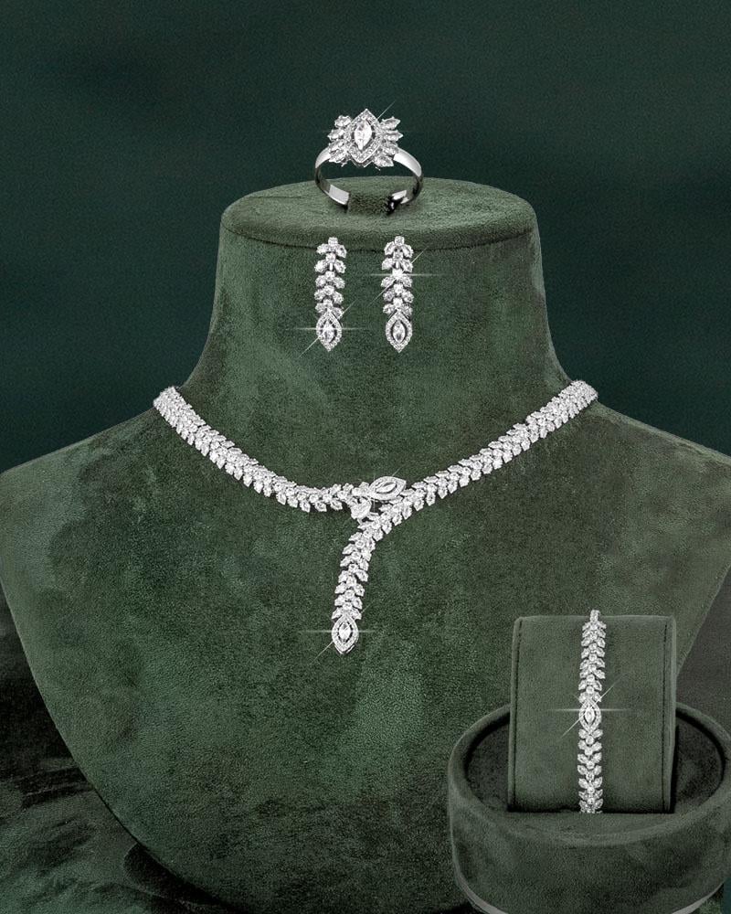 طقم اكسسوار فضي مميز بدموع الورد المرصعة بالزركون للمناسبات